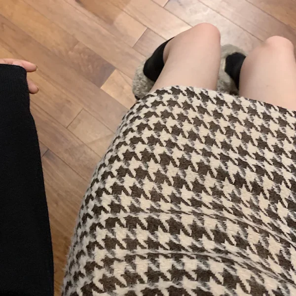 Fashion Women's skirt Woolen Plaid High Waist Slim Buttocks Short Mini Woman skirts Black Beige 1080 4